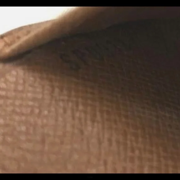 Louis Vuitton Monogram Medium Size Trifold Wallet with Dustbag - Picture 16 of 16